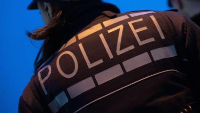 Symbolbild: Marijan Murat/dpa/Symbolbild
Ein 71-jähriger Mann wird in Amberg von einer Autofahrerin beleidigt.