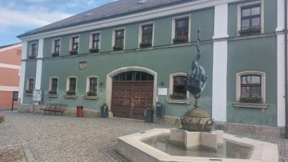 Archivbild: bey
Bei der Gemeinderatssitzung in Eslarn dominierte am Dienstag vor allem ein Thema: Der Unterschied von Ehrenamt und Hauptamt bei Bürgermeistern.