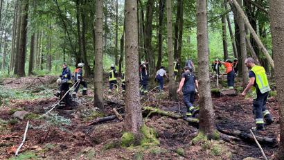 Bild: Kreisfeuerwehrverband Tirschenreuth
Der Waldbrand bei Plößberg war schnell unter Kontrolle, andernfalls hätten die Auswirkungen aufgrund der sehr großen Waldfläche katastrophal sein können.