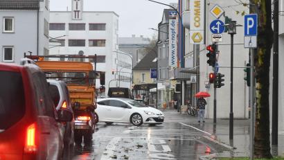 Bild: Gabi Schönberger
Abbiegen nach rechts in die Weigelstraße? Ist nicht erlaubt. Die Kreuzung an der Bahnhofstraße zählt zu den kompliziertesten in Weiden.