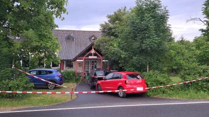 Bild: msh
Im Jugendtreff in Altendorf soll sich am Samstag, 21. Juni, ein Angriff mit einem Messer ereignet haben. Der Bereich ist abgesperrt.