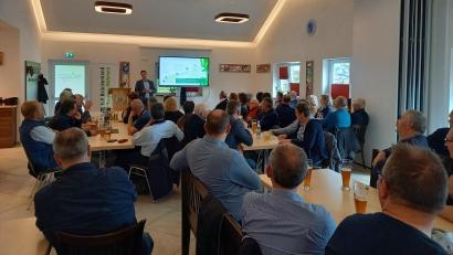 Bild: Christian Karl/exb
Bei der interkommunalen Ratssitzung der ILE Brückenland Bayern-Böhmen wurde das neue Entwicklungskonzept vorgestellt.