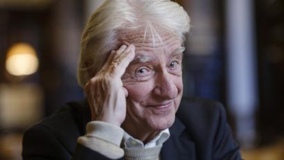 Archivbild: Christian Beutler/dpa
Der Schweizer Komiker Emil Steinberger erreichte in Deutschland Kult-Status. Am Sonntag kommt der heute 92-Jährige mit seiner Frau Niccel Steinberger nach Amberg, um den Dokumentarfilm "Typisch Emil" zu zeigen.