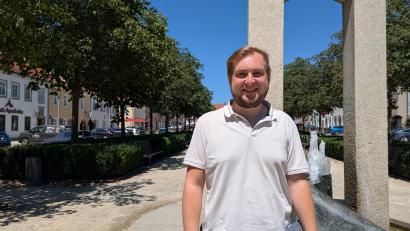 Bild: pz
Jonas Prauschke tritt für die SPD als Kandidat für den Bürgermeisterposten seiner Heimatstadt Tirschenreuth an. Die Nominierung ist am 11. Juli geplant.