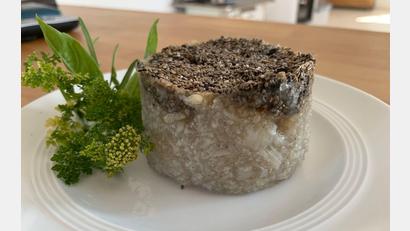 Bild: Michael Schiffer
Blumenkohlterrine mit Chia-Kaviar ist die Rezeptempfehlung von OWZ-Küchenchef Michael Schiffer.