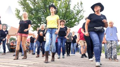 Bild: Kunz
Die Countryfans tanzten ausgelassen in die Party-Nacht hinein.