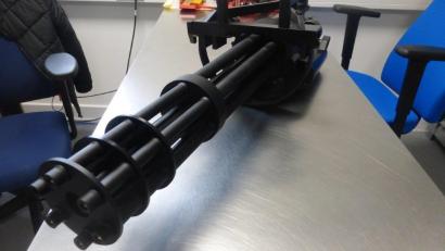 Symbolbild: Hauptzollamt Regensburg
Das Zollamt Hof-Marktredwitz entdeckt in einem Paket aus Hongkong eine verbotene Softair-Waffe. Die Ermittlungen laufen.