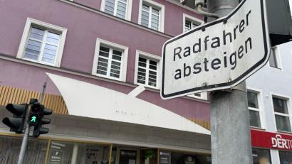 Bild: Matthias Bäumler/fph 
Noch zu oft heißt es für Radfahrer "absteigen".