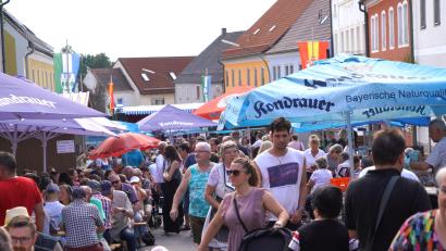 Archivbild: fvo
Das Bürgerfest in Waldthurn hat Tradition. Im vergangenen Jahr war der Marktplatz Anlaufstation für viele Einheimischer und Gäste.