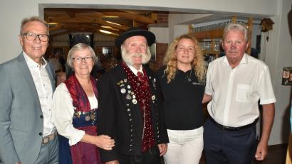 Bild: hcz
Bürgermeister Reinhold Wildenauer, Christa und Wilhelm Binner von den "Altbairischen", Präsidentin Zaneta Weidner von den Freien Fotografen und Stadtrat Hans Forster freuten sich über die Ausstellung.