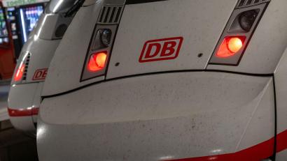 Symbolbild: Peter Kneffel/dpa
ICE-Fahrgäste brauchen auf der Strecke von München nach Berlin noch einige Tage mehr Geduld.