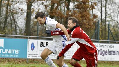 Archivbild: Hubert Ziegler
Ralph Egeter (links) war zuletzt Spielertrainer beim TuS Schnaittenbach. Der Ex-Regionalligaspieler übernimmt künftig beim TV Nabburg.