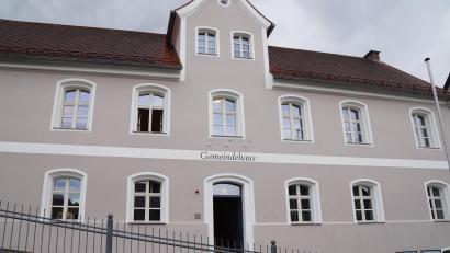 Bild: wel
Die Fassade des Gemeindehauses erstrahlt wieder in neuem Glanz
