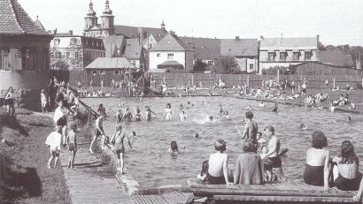 Archivbild: Archiv Wasserwacht Waldsassen
Das alte Waldsassener Freibad aus den fünfziger Jahren.