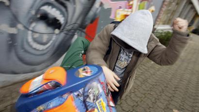 Symbolbild: Oliver Berg/dpa
Der 12-jährige Schüler wurde bei dem Vorfall in Kempten laut Polizei leicht verletzt.