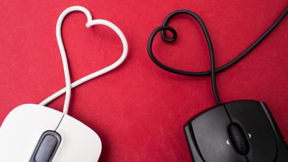 Symbolbild: Henrik Josef Boerger/dpa
Die Polizei warnt vor Love-Scams, also Betrügern, die im Internet Liebe vorspiegeln, um an das Geld ihrer Opfer zu gelangen.