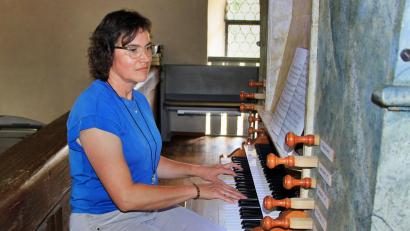 Bild: ds
An der Orgel in der St. Ulrichskirche in Kirchenreinbach ist Martina Späth in ihrem Element.