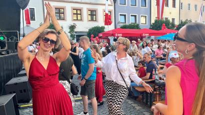Bild: Gabi Schönberger
Am Oberen Markt wurde getanzt und gefeiert.