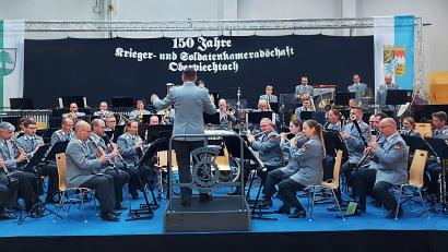 Bild: lg
Als Orchester von internationalem Rang präsentiert sich das Heeresmusikkorps Veitshöchheim beim Benefizkonzert der KSK Oberviechtach.