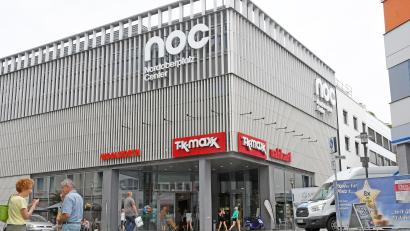 Archivbild: Gabi Schönberger
Der Sicherheitsdienst im NOC Weiden hielt am Dienstag drei Jugendliche bis zum Eintreffen der Polizei fest, die mit Eiern auf Passanten geworfen hatten – und das nicht zum ersten Mal.