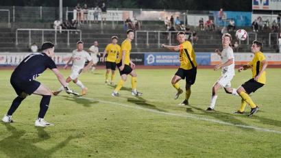 Archivbild: ref
Unter Flutlicht gewann der FC Amberg im Abstiegsjahr gegen den späteren Landesliga-Meister Sturm Hauzenberg mit 3:1. Ein gutes Omen für die kommende Bezirksligasaison, wenn die Amberger ihre fünf Hinrunden-Heimspiele erst um 20 Uhr austragen?