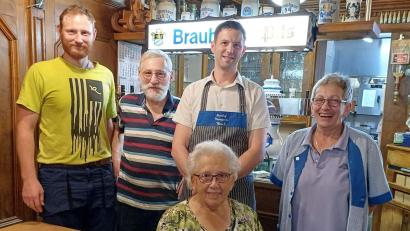 Bild: u
Sie feiern 125 Jahre Gasthof Weich: Josef Weich, Hans Weich (Junior), Sebastian Weich, Christina Kügler (von links) sowie Senior-Chefin Margarete Weich.