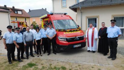Bild: whü
Ein modern ausgestattetes Mehrzweckfahrzeug für die Feuerwehr wurde im Rahmen des Dorffestes vorgestellt und in Dienst gestellt.