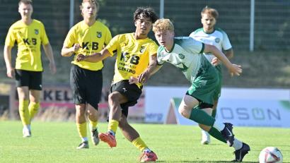 Archivbild: Hubert Ziegler
Vor dem Start in die Bezirksliga-Saison testet der FC Amberg (gelbe Trikots) am Samstag im letzten Vorbereitungsspiel gegen den ASV Burglengenfeld.