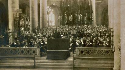 Archivbild: Stadtarchiv Amberg
Der Gutachter und Organist der Einweihung, Joseph Durchschein, hier 1922 als Dirigent von Haydns "Schöpfung" (Postkarte, Stadtarchiv Amberg). Er war auch bei der Einweihung der Amberger Gefängnisorgel dabei.