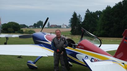 Bild: gsp
Markus Feyerabend nach seinem Kunstflug mit der Extra 330 SC.