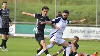 Bild: Hubert Ziegler
Jonas Schwindl (links) und Ertugrul Er (rechts) von der DJK Gebenbach durften bereits am Montagabend gegen Al Wahda FC ran. Sie verloren mit 0:4.