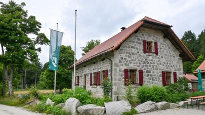 Archivbild: Steinwald-Allianz
Im Jahr 2012 wurde das Waldhaus unter Federführung der Stadt Erbendorf als Wandergaststätte und Informationsstelle ausgebaut.