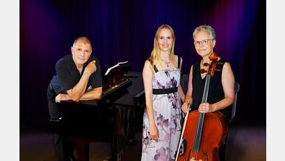 Bild: Albert Sommer/exb
Das Trio American Songbook, bestehend aus Laura Demjan, Ute Sommer und Albert Sommer, überzeugte mit Gefühl und technischer Perfektion.