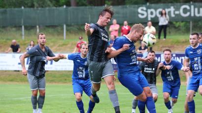 Archivbild: Dieter Jäschke
Ein echter Härtetest vor dem Ligastart: Auf Noah Scheler (am Ball) und den SV Etzenricht steht am Freitagabend das Pokalspiel gegen den SV Schwandorf-Ettmannsdorf an.