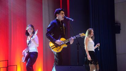 Bild: Kunz
Die Band "Nonsense" bringt mit ihrem energiegeladenen und selbstgeschriebenen Song "Like I'm Flying" Power in die Halle.