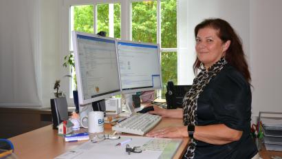 Bild: as
Regina Kestel räumt ihr Büro und löscht jede Menge alte E-Mails. Ende Juli verlässt die Regierungsdirektorin das Landratsamt Tirschenreuth.