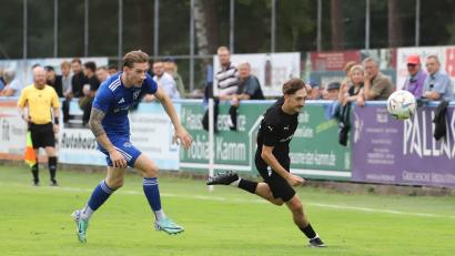 Bild: war
Laufduell zwischen Jobst vom SV SAD-Ettmannsdorf (rechts) und Sperlich vom SV Etzenricht.