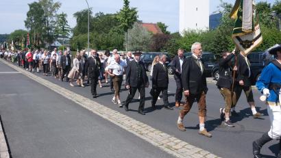 Bild: usc
Ein Festzug zum 100. Gründungsjubiläum der Schützengesellschaft Neumühle führte zum Gasthaus Neumühle, wo ein Weißwurst-Frühschoppen auf Gastgeber und Gäste wartete.