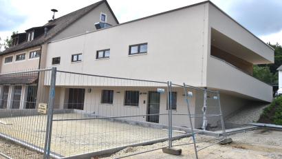 Bild: no
Noch in diesem Jahr werden die Arbeiten zur Erweiterung des Feuerwehrhauses und des Bauhofs in Illschwang abgeschlossen. Gegenwärtig werden die Außenarbeiten beim Erweiterungsbaus des Bauhofs durchgeführt. Der Gemeinderat musste für das Projekt in den Haushalt 2025 entsprechende finanzielle Mittel einplanen.