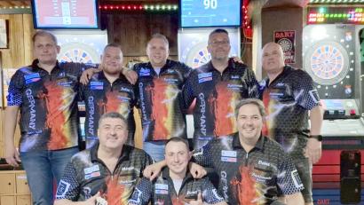 Bild: H.J. Bauer
Das Eslarner Meisterteam mit Kapitän Hans-Jürgen Bauer (hinten von links), Julian Burger, Vaclav Schieferdecker, Danjiel Lukic, Peter Schnupfhagn sowie Mensur Suljovic (vorne von links), Benjamin Loser und Michael Kleber.
