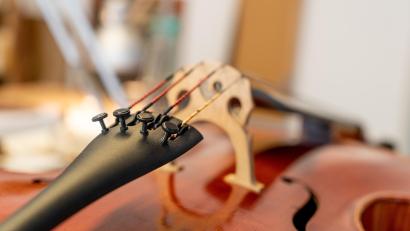 Archivbild: Christian Gold
Eine wertvolle Geige wurde im Zug von Amberg nach Sulzbach-Rosenberg gestohlen. Die Bundespolizei sucht Zeugen.