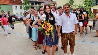Bild: ds
Valentina Berr und Lukas Bittner sind das Etzelwanger Oberkirwapaar 2025.