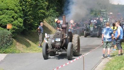 Bild: bkr
Immer wenn der Fahrer des Lanz-Bulldogs aufs Gaspedal trat, gab es eine große Rauchwolke.