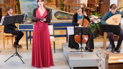 Bild: do
Mit "Fortuna im Bunde" erwartete die Besucher zum Abschluss des Speinsharttages in der Klosterkirche ein Konzert Alter Musik mit dem Ensemble Nürnberg Barock und Sopranistin Anna Feith.