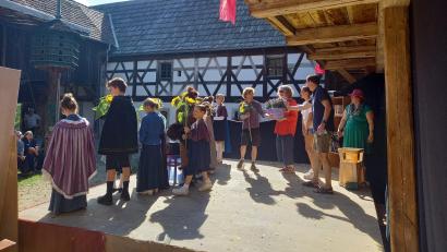 Bild: Florian Wein
Das Kinderstück „Das Geheimnis des verbotenen Westflügels“ feierte Premiere im Denkenbauernhof. Zwei weitere Vorstellungen stehen am 25. und 27. Juli an.