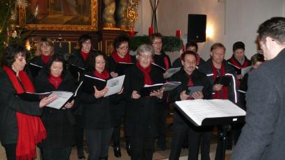 Bild: hdk
Der Gospelchor Königstein bei einem seiner Auftritte in der evangelischen St. Georgskirche im Jahre 2015.