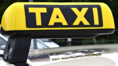 Symbolbild: Petra Hartl
Ein Taxi ist in Schwandorf in einen Verkehrsunfall verwickelt.