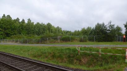 Bild: bk
Auf dem eingezäunten Areal gegenüber Bahngleis und neben der Röthenbachstraße plant die TSG Mantel-Weiherhammer einen Mountainbike-Parcours.