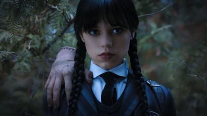 Bild: --/Netflix/dpa
In der Serie studiert Wednesday Addams (Jenna Ortega) an der Nevermore-Akademie und entdeckt dort ihre Superkräfte.
