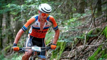 Archivbild: Joachimstaler/privat
Manuel Joachimstaler in seinem Element. Der 24-jährige Altenstädter sitzt seit Kindesalter auf dem Mountainbike und ist nun einer der beiden Träger des ersten Sportstipendiums der Oberpfalz.